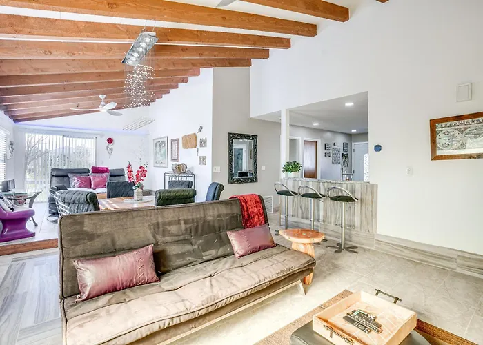 1 Mi To Dtwn: Scenic Hillside Retreat! Appartement