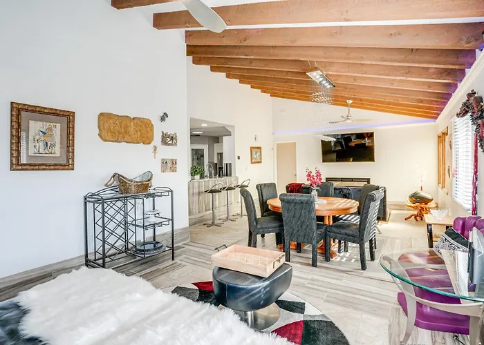 Appartement 1 Mi To Dtwn: Scenic Hillside Retreat! *