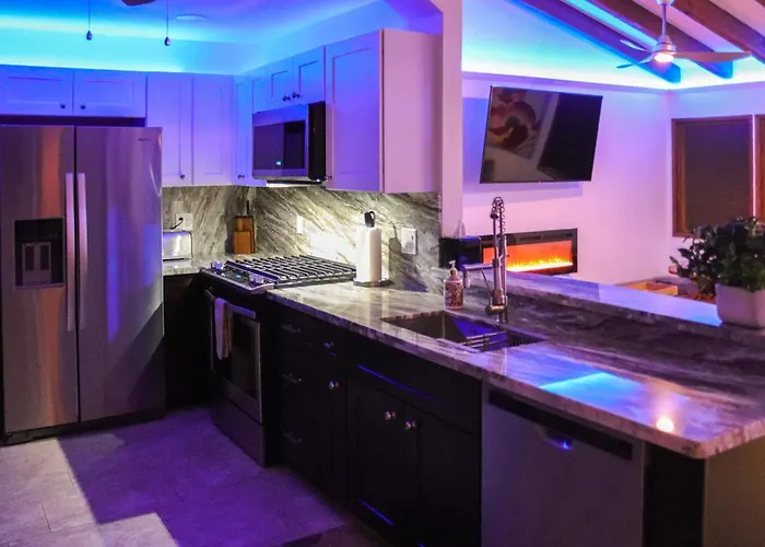 1 Mi To Dtwn: Scenic Hillside Retreat! Appartement